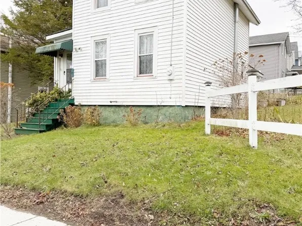 94 Niagara St, Oswego, NY 13126