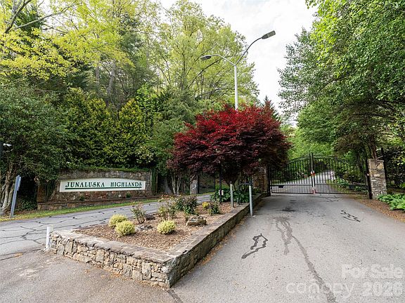 4th image of 26 Fincher Mountain Rd
