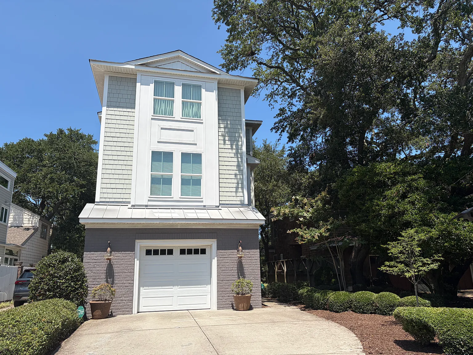 4 bed, 3.5 bath, 2800 sqft, $5,500 — Photo 1