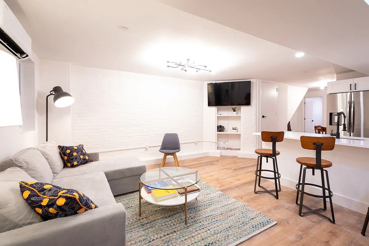 2 bed, 700 sqft, $4,000 — Photo 2