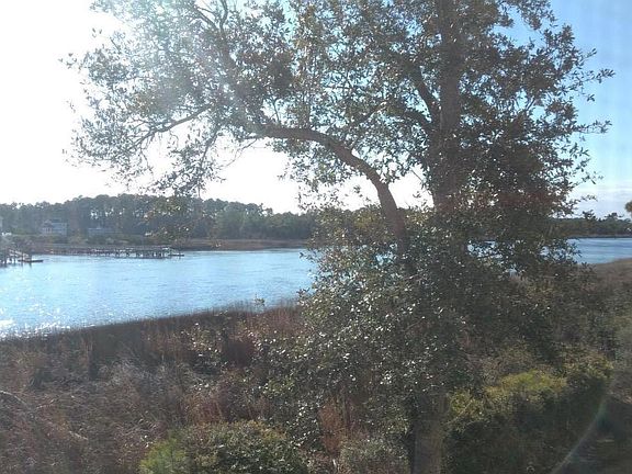 You'll have a 180 degree view of the waterway!