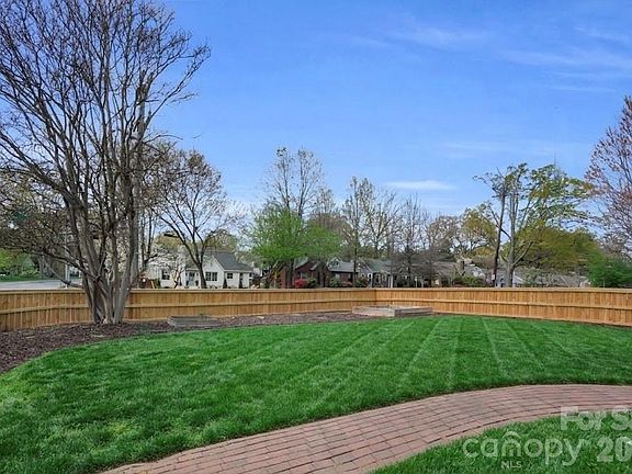 2nd image of 2933 Park Rd