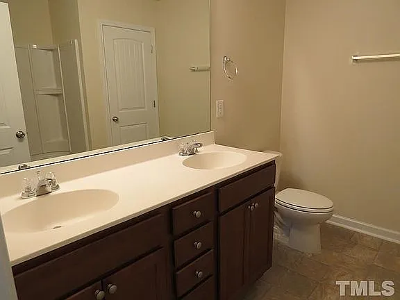 4 bed, 2.5 bath, 2400 sqft, $2,245 — Photo 2