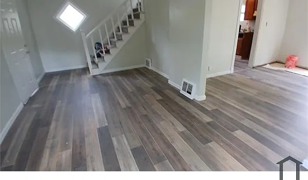 2037 Blades Ave — Photo 5