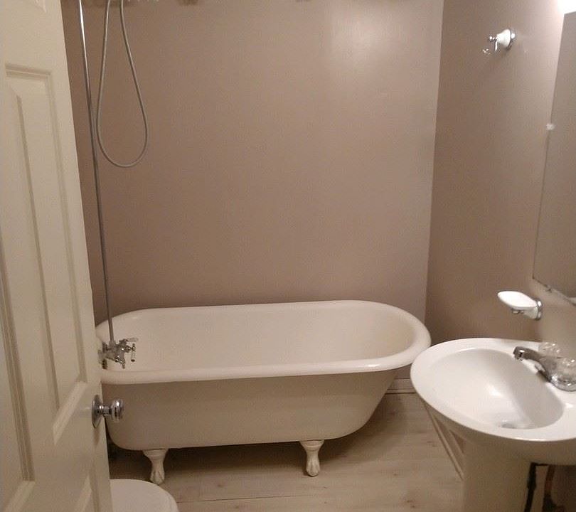 2nd image of 2827 S St
