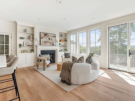3rd image of 20 Crescent Rd #20
