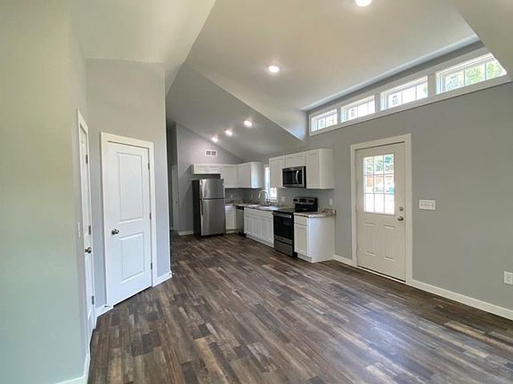 3rd image of 100 Saddlebrook Dr