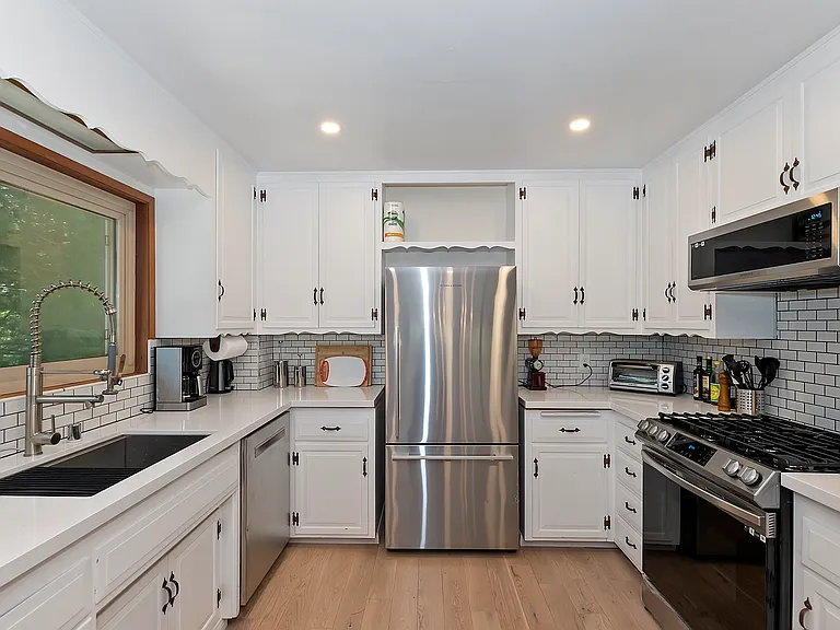 24581 Horst Dr — Photo 15
