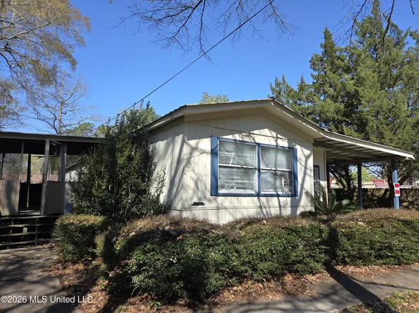 2517 N 9th St, Ocean Springs, MS 39564