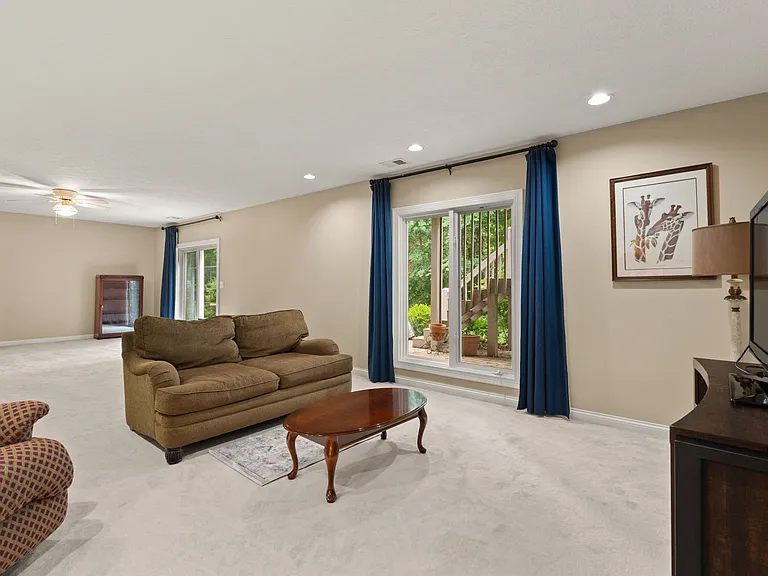 Mallet Hill Dr — Photo 26