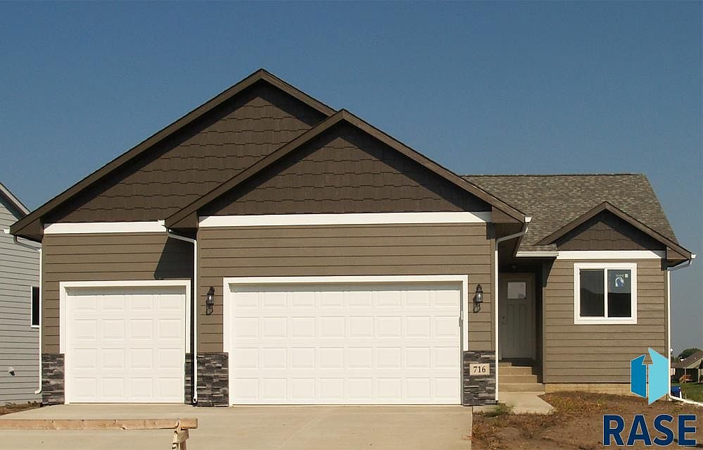 716 N Main St, Lennox, SD 57039 MLS 22306603 Zillow