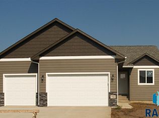 716 N Main St, Lennox, SD 57039