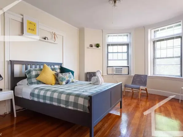 1247 Beacon St, Brookline, MA