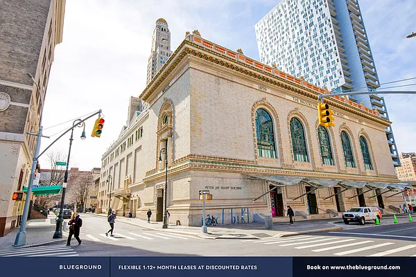 Rented by The Blueground | media 21