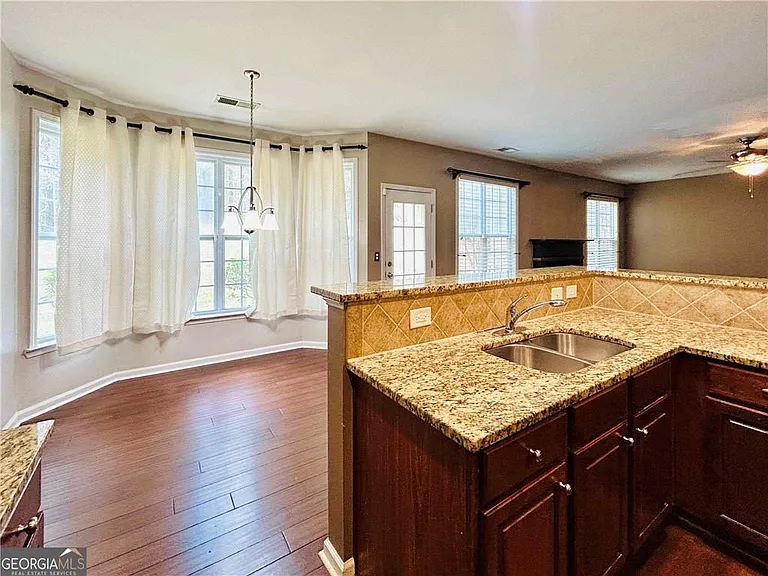 7613 Cedar Grove Ct — Photo 2