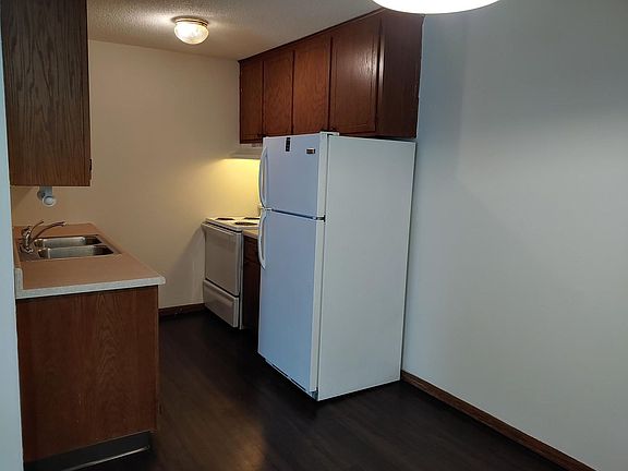 5th image of 3033 James Ave S APT 205