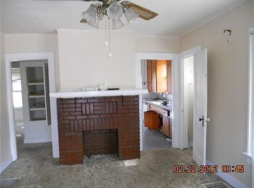 3rd image of 400 Deeds Ave