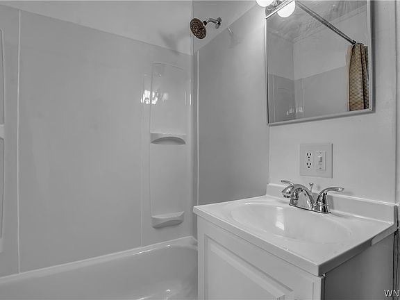 4th image of 77 Union St