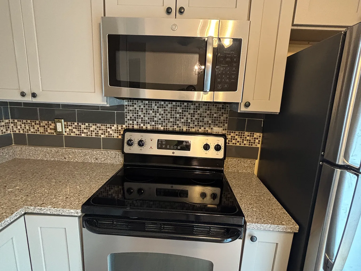 2 bed, 857 sqft, $1,600 — Photo 3