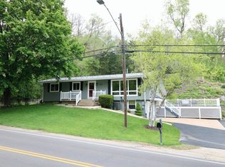 2395 W 32nd St, Dubuque, IA 52001