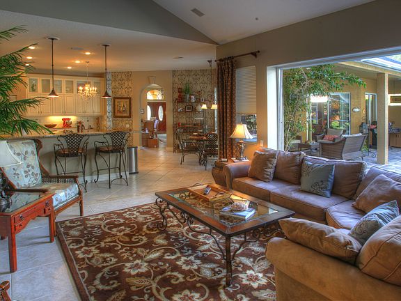 Open Floor plan!