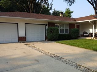 312 Spruce Ln, Elk Grove Village, IL 60007