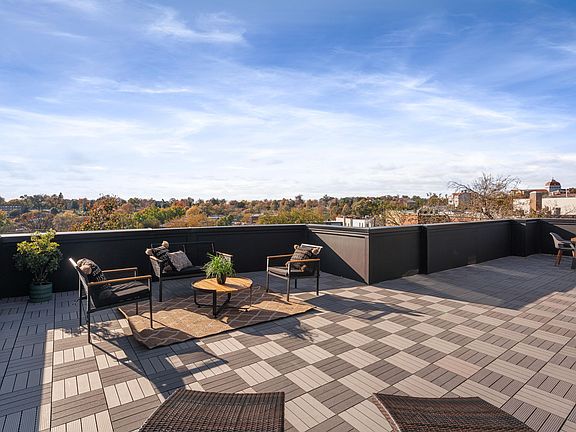 4th image of 502 Edgewood St NE #2