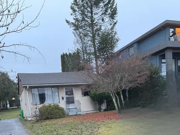 446 E 16th St, North Vancouver, BC V7L 2T5