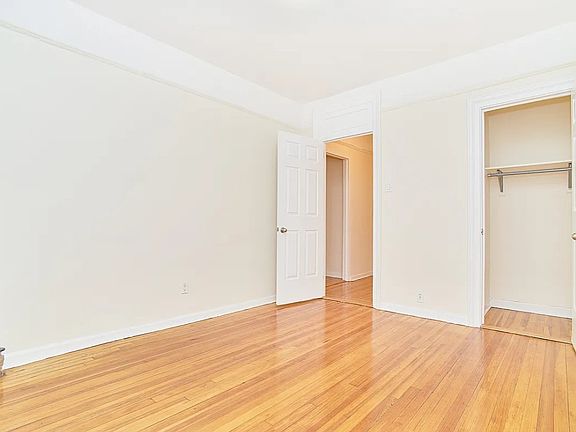 3rd image of 735 W 172nd St APT B5