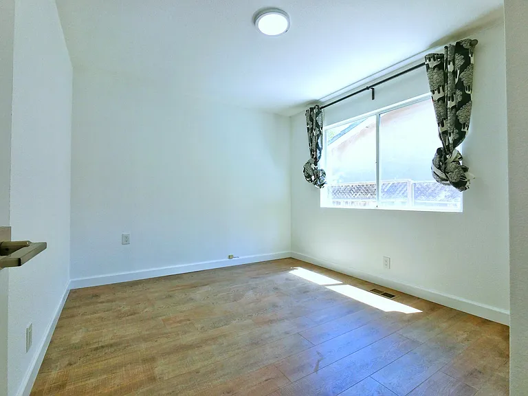 270 McDuff Ave — Photo 12