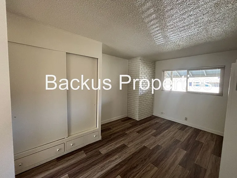 Katherine Ave 265 — Photo 8