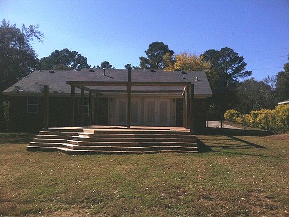 5th image of 2431 Castlewood Dr