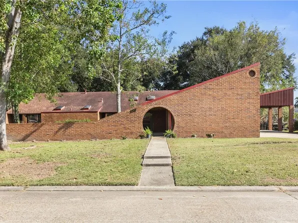 107 Lake Park Dr, Belle Chasse, LA 70037