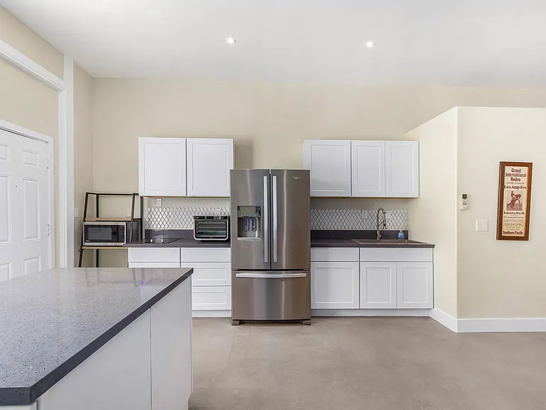 35033 N 12th St — Photo 5