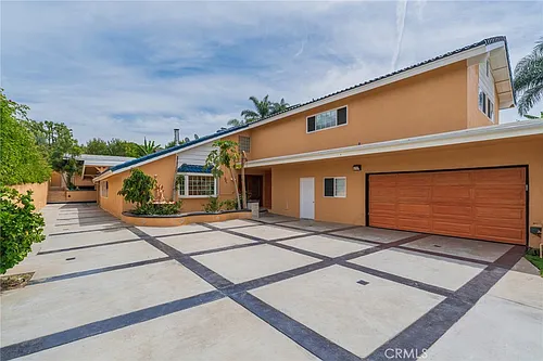 5562 Highland Ave Photo 1