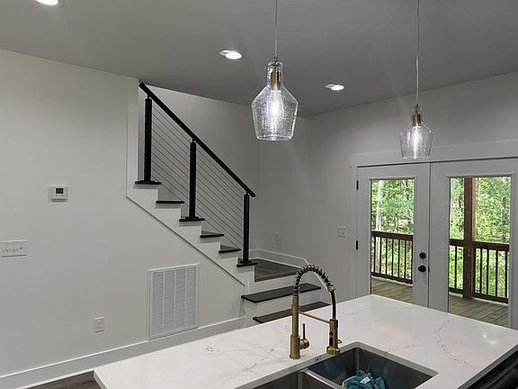 5th image of 225 Liles Ln
