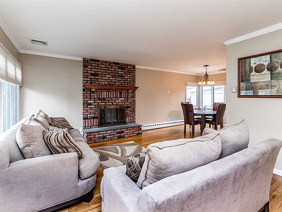 3rd image of 468 Glenwood Ln