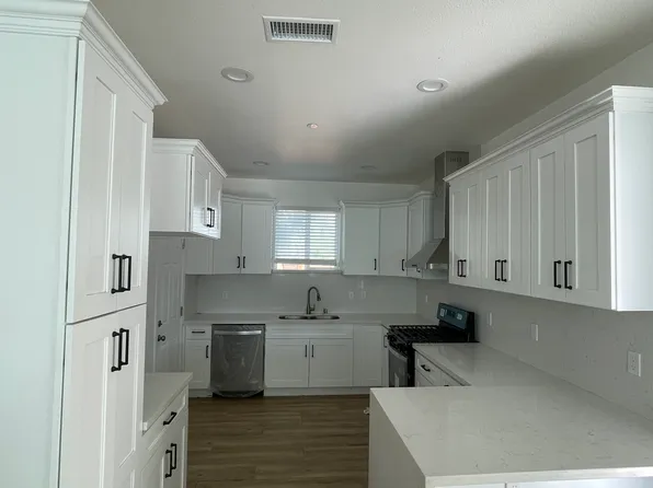 7076 N Weber Ave, Fresno, CA 93722
