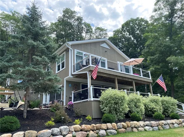 5629 W Bluff Dr, Keuka Park, NY 14478