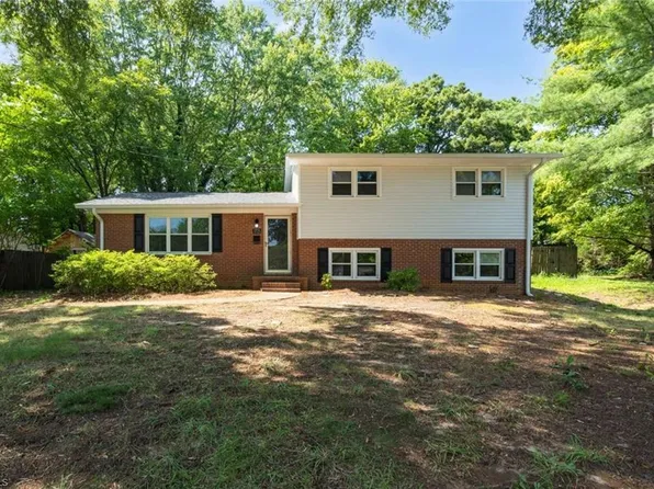 3725 Vandalia Dr, Winston Salem, NC 27104