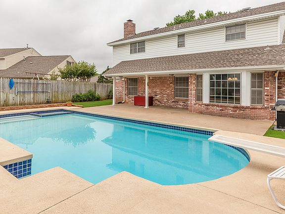 4th image of 8016 Lakehurst Dr