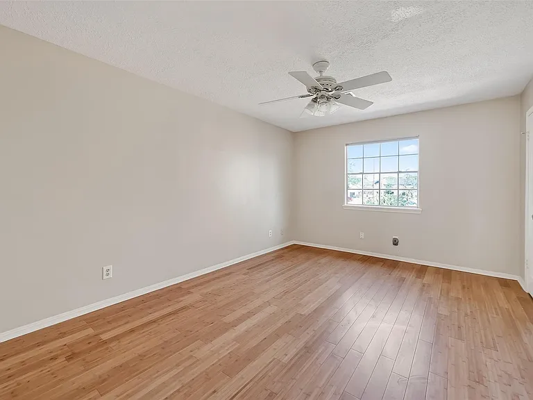 11302 Hylander Dr — Photo 32