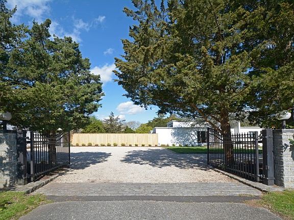 4th image of 5 Meadow Ln