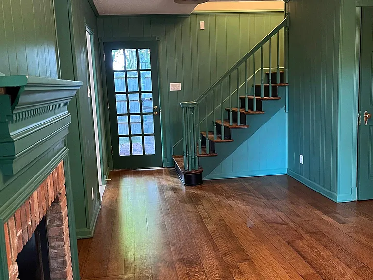 1589 York Ave — Photo 5