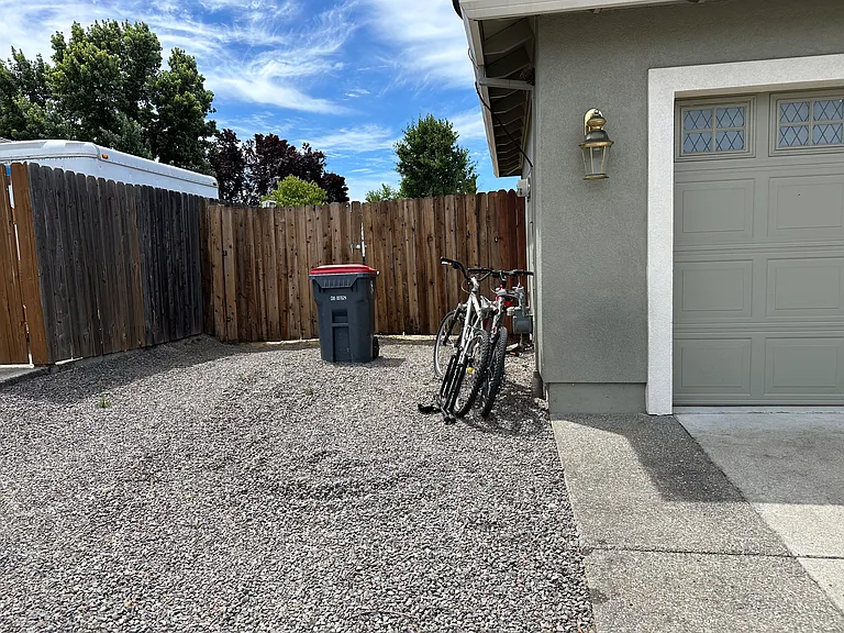 2462 Saint James Way — Photo 22