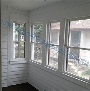 4th image of 722 Hawthorne Ave E