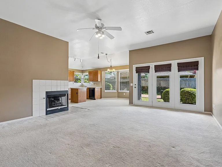 1708 Creekside Ct — Photo 13