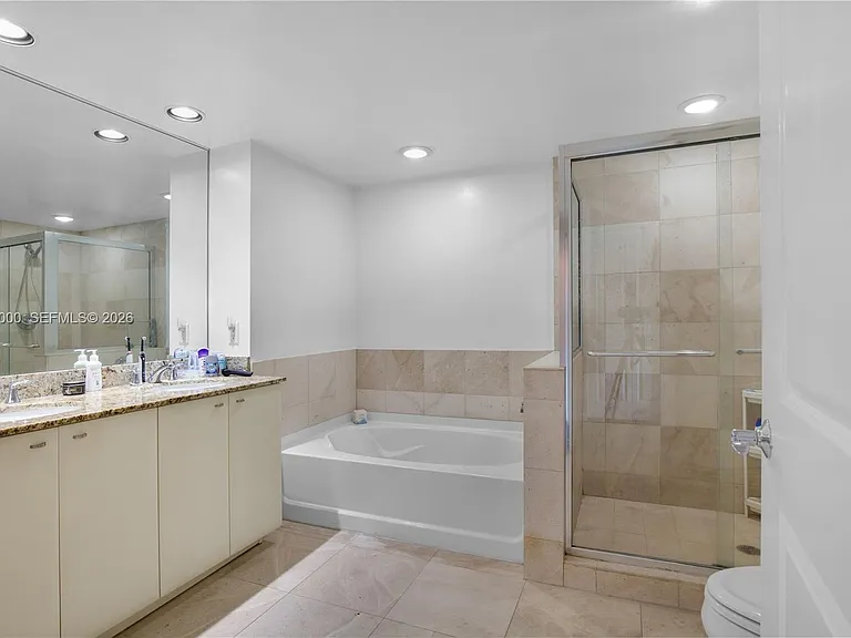 610 W Las Olas Blvd — Photo 5