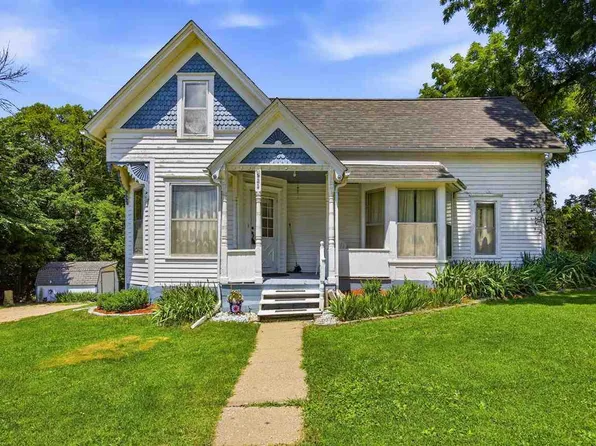 623 E Main St, West Branch, IA 52358