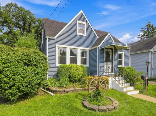 3905 Custer Ave, Lyons, IL 60534